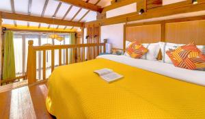 Ένα ή περισσότερα κρεβάτια σε δωμάτιο στο Quiet Garden Inn Lijiang Old Town Branch