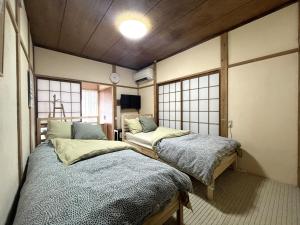 民泊ウトカ房間的床