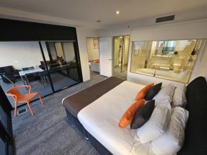 Χώρος καθιστικού στο Circle On Cavill - Paradise Stayz +17 φωτογραφίες