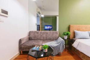 Apartment Luxury - Infinity Pool by Center City的休息区