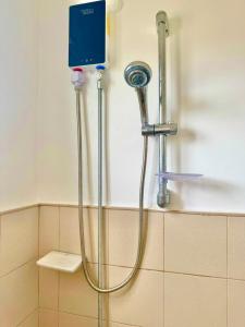 Bilik mandi di Eds Spacious 3-Bedroom 2-Full Bathroom House with Wifi, AC and Pool