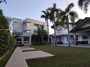 صورة لـ Ambien's Place Residential Hotel في داغوبان