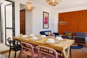 a dining room with a table and chairs at Departamento Apolo in Jamay +19 photos