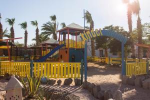 Ο χώρος παιχνιδιού για παιδιά στο Lotus Bay Resort
