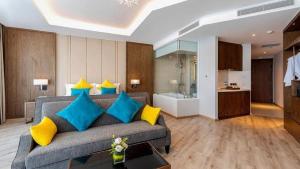 Wins House - Suite Panorama Grand的休息区