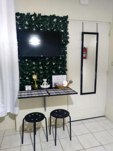TV a/nebo společenská místnost v ubytování Boricua 3 Studio Apt C Air Conditioning Wi Fi