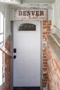 Φωτογραφία από το άλμπουμ του Designer Apartment in a Historic 1901 Downtown Area Mansion στο Ντένβερ