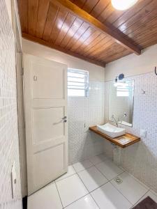 a bathroom with a white door and a sink at Pousada dos Franceses in São Paulo +71 photos