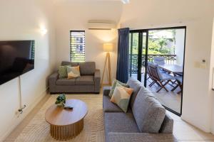 Ruang duduk di 24 Freestyle Apartment with POOL VIEW