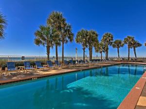 Swimmingpoolen hos eller tæt på Luxury 2BR 2BA Corner Unit with epic Ocean Front views