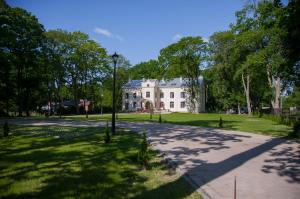 Zahrada ubytování Modlin Palace + 5 fotografií