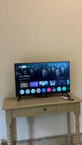 TV a/nebo společenská místnost v ubytování Ijen Haus