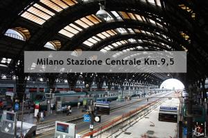 una gran estación de tren con un gran techo en HQ Aparthotel Milano Inn - Smart Suites en Cinisello Balsamo