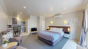 Ένα ή περισσότερα κρεβάτια σε δωμάτιο στο Albatross Motel