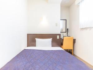 Postel nebo postele na pokoji v ubytování Kochi Terminal Hotel
