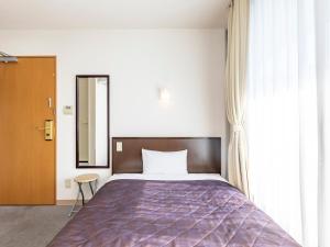Postel nebo postele na pokoji v ubytování Kochi Terminal Hotel