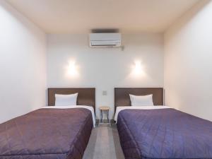 Postel nebo postele na pokoji v ubytování Kochi Terminal Hotel
