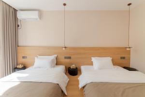 Postel nebo postele na pokoji v ubytování Eden Yard Boutique Hotel and Experiences