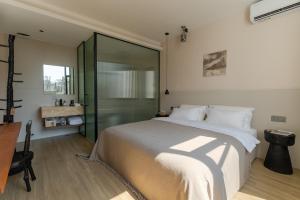 Postel nebo postele na pokoji v ubytování Eden Yard Boutique Hotel and Experiences