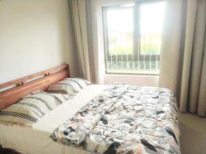 Voodi või voodid majutusasutuse Sky Sunrise two rooms apartment toas