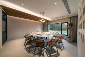 Wild Persimmon Manor Cove Mist Healing Hot Spring的休息区