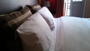 Ένα ή περισσότερα κρεβάτια σε δωμάτιο στο Ξενοδοχείο Αλεξάνδρεια