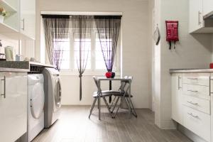 Dapur atau dapur kecil di Guest House Guerra Junqueiro II