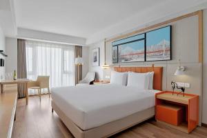 Postel nebo postele na pokoji v ubytování OneJasper Horizon Hotel