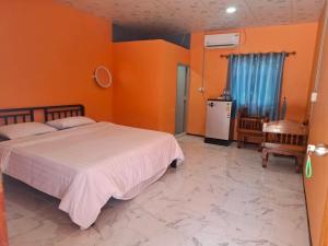 Ένα ή περισσότερα κρεβάτια σε δωμάτιο στο ฟาดิลบังกะโล fadel bangalow