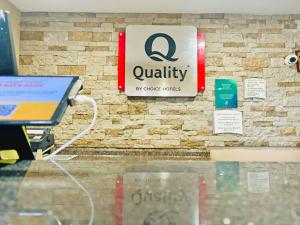 Majutusasutuses Quality Inn Raynham - Taunton olev sertifikaat, autasu, silt või muu dokument