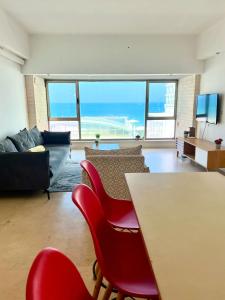 Galeriebild der Unterkunft Beautiful full sea view apartment - Gordon beach in Tel Aviv