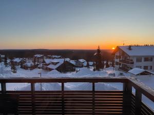a view of a town in the snow at sunset at Ylläs Chalets IV 4204 in Ylläsjärvi