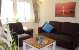 Posezení v ubytování Maris Ferienwohnung Nr 48 OG mit Balkon und Meerblick