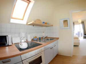 Kuchyň nebo kuchyňský kout v ubytování Maris Ferienwohnung Nr 48 OG mit Balkon und Meerblick