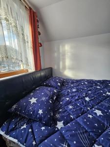 En eller flere senge i et værelse på Casa Larisa