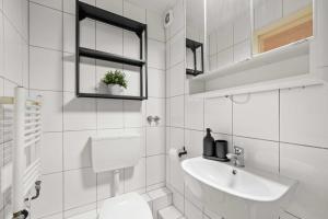 Ένα μπάνιο στο Mivano Apartments - Am Bahnhof +30 φωτογραφίες