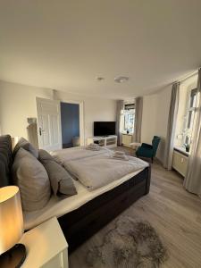 Giường trong phòng chung tại Family & Friends Apartment