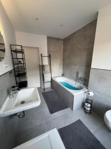 Phòng tắm tại Family & Friends Apartment