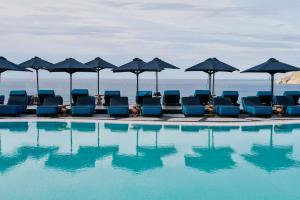 Bazén v ubytování Myconian Imperial - Leading Hotels of the World nebo v jeho okolí