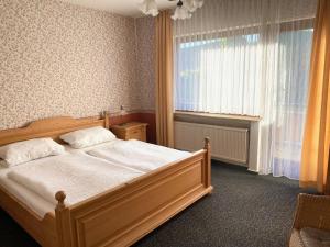 Postel nebo postele na pokoji v ubytování Zum Lahnfelsen Gräveneck