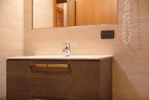 A bathroom at Baita Franz Mansarda 1 Livigno