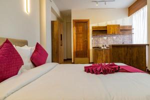 Postel nebo postele na pokoji v ubytování Mhendo Hotel & Studio Suites