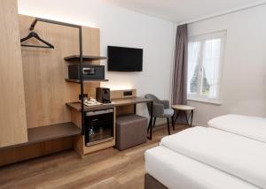 TV a/nebo společenská místnost v ubytování Hotel Restaurant Kreuz + 37 fotografií