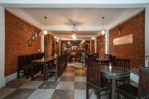 Εστιατόριο ή άλλο μέρος για φαγητό στο Hotel Aranya Virasat, Pangot - Best Luxury Hotel at Nainital