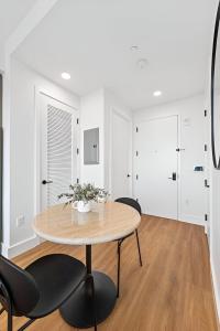 Ảnh trong thư viện ảnh của Posh Studio with Luxe Amenities in Prime Location! ở Brooklyn