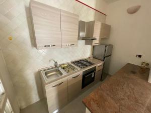 A kitchen or kitchenette at Residence Ammiraglia Baia Verde