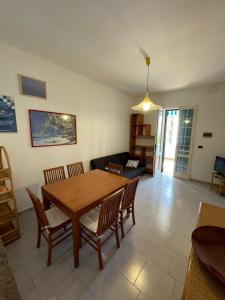 A seating area at Residence Ammiraglia Baia Verde