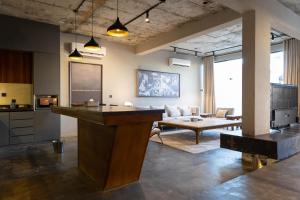 TV a/nebo společenská místnost v ubytování Portal Chalets With Private Pool - AlQirwan