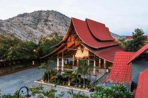 Nespecifikovaný výhled na hory nebo výhled na hory při pohledu z rezortu