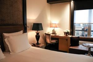 Postelja oz. postelje v sobi nastanitve The Dominican, Brussels, a Member of Design Hotels